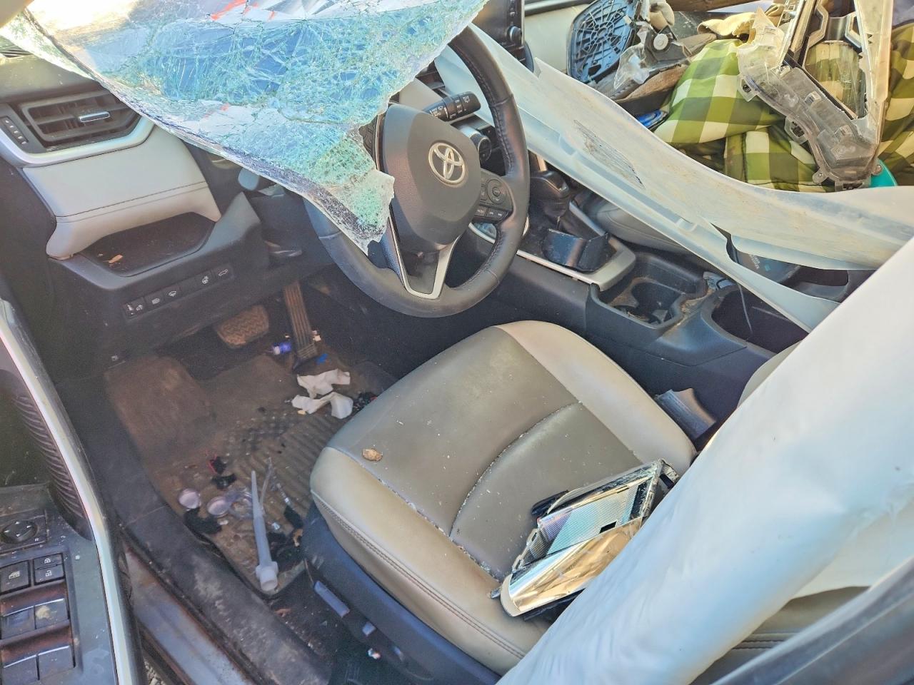 2021 TOYOTA RAV4 XLE PREMIUM photo 8