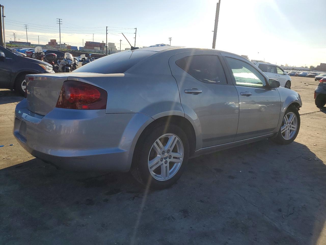 2013 DODGE AVENGER SE photo 3