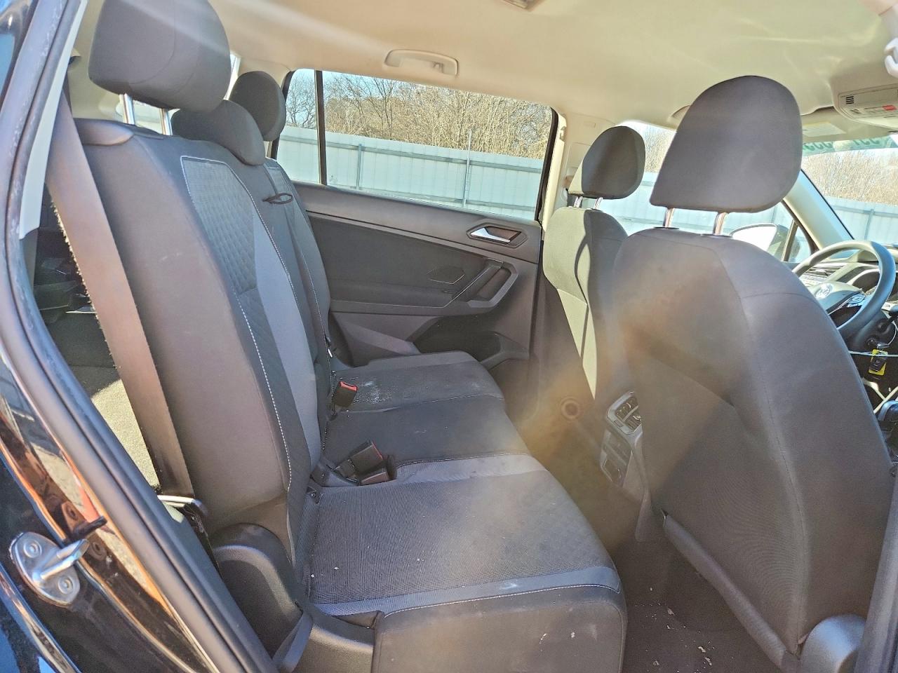 2021 VOLKSWAGEN TIGUAN S photo 11