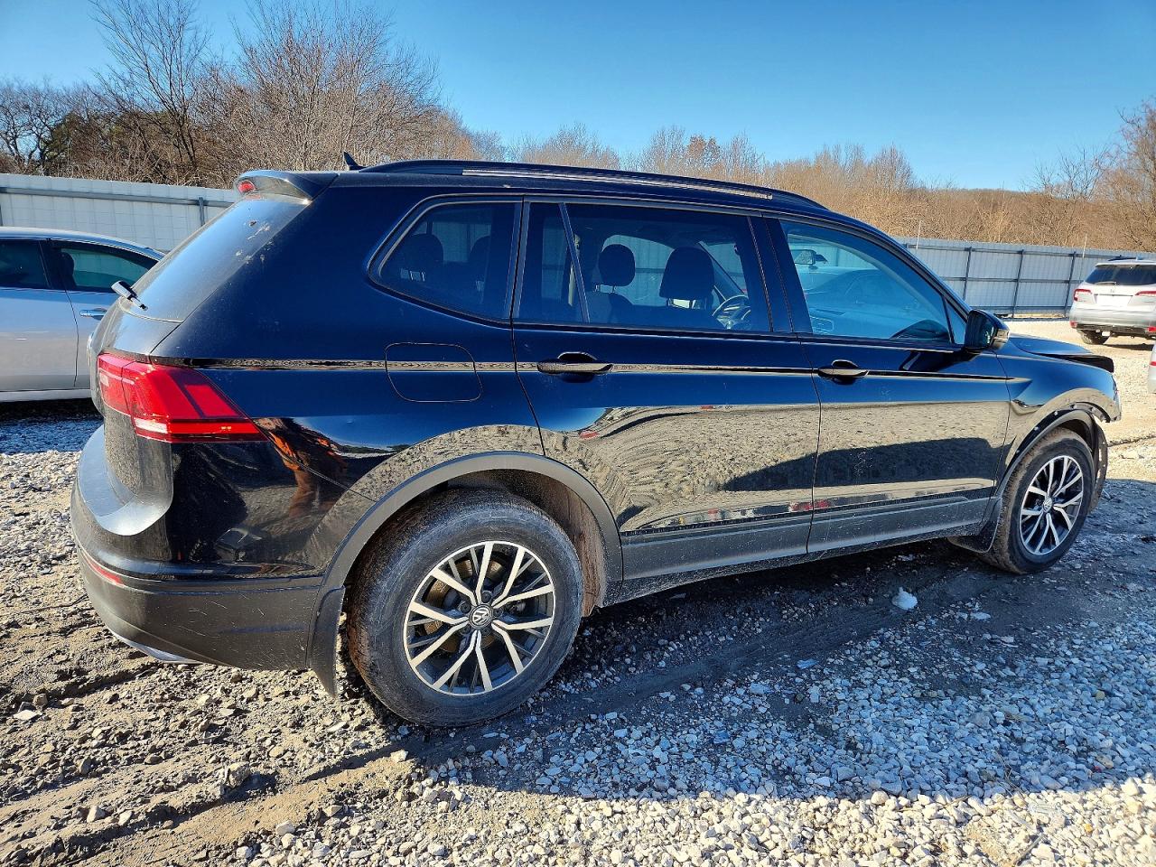 2021 VOLKSWAGEN TIGUAN S photo 3