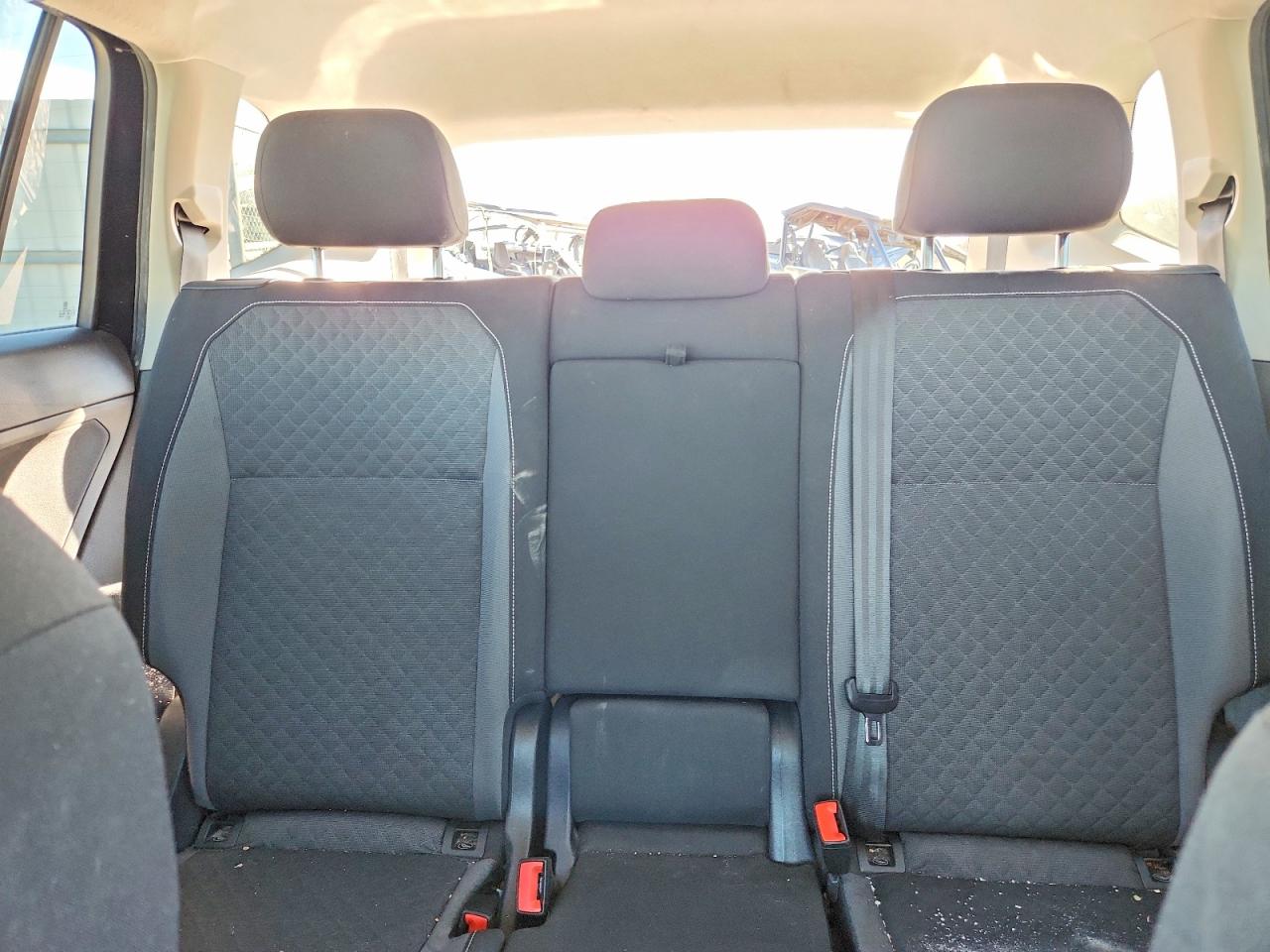 2021 VOLKSWAGEN TIGUAN S photo 10