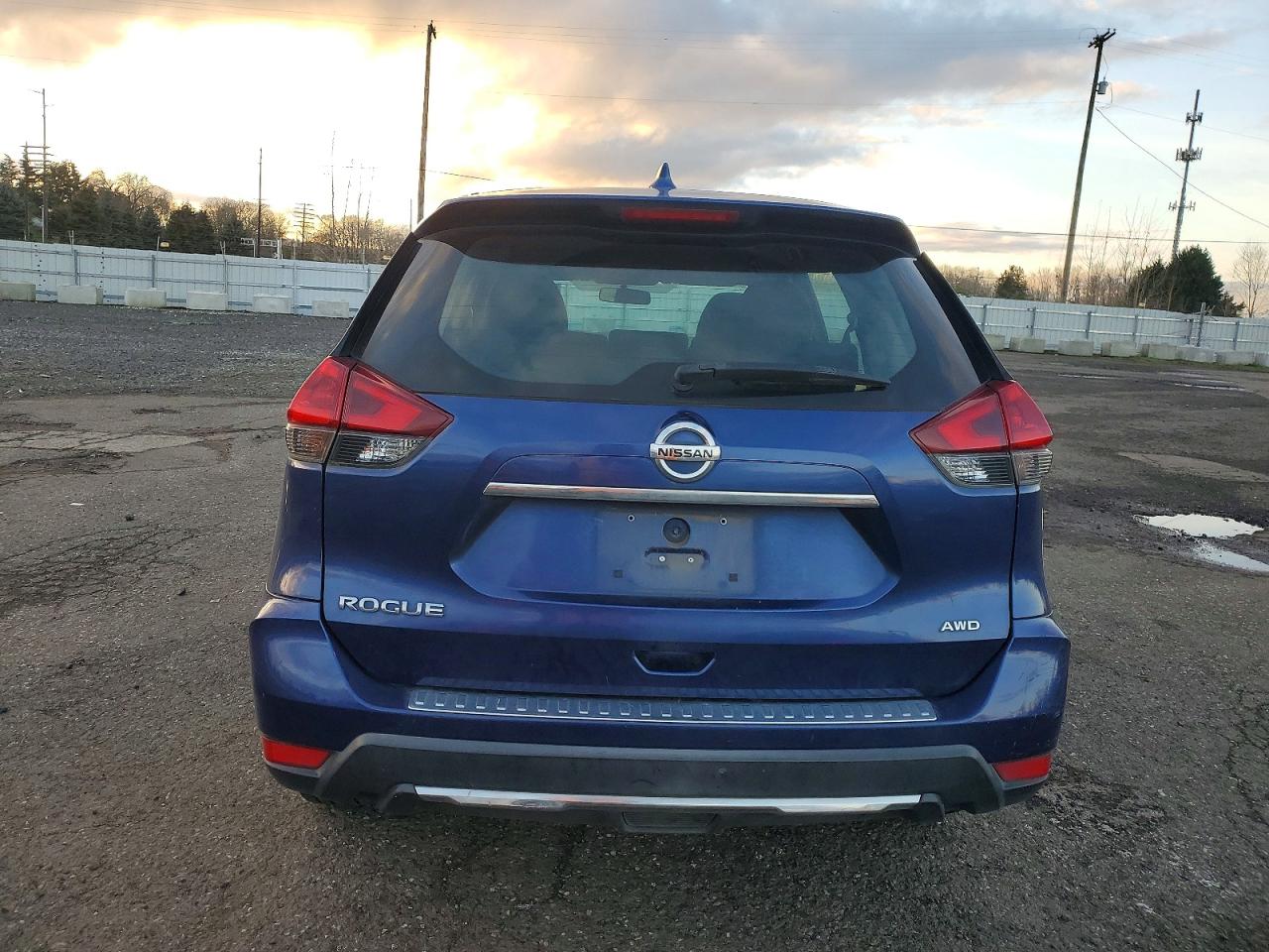 2018 NISSAN ROGUE S photo 6