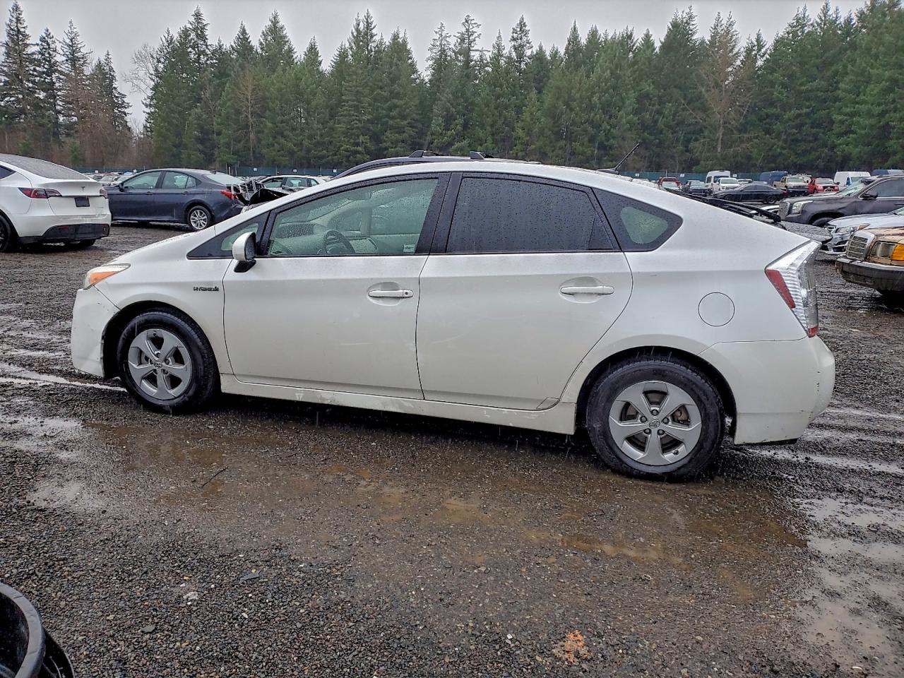 2011 TOYOTA PRIUS photo 2