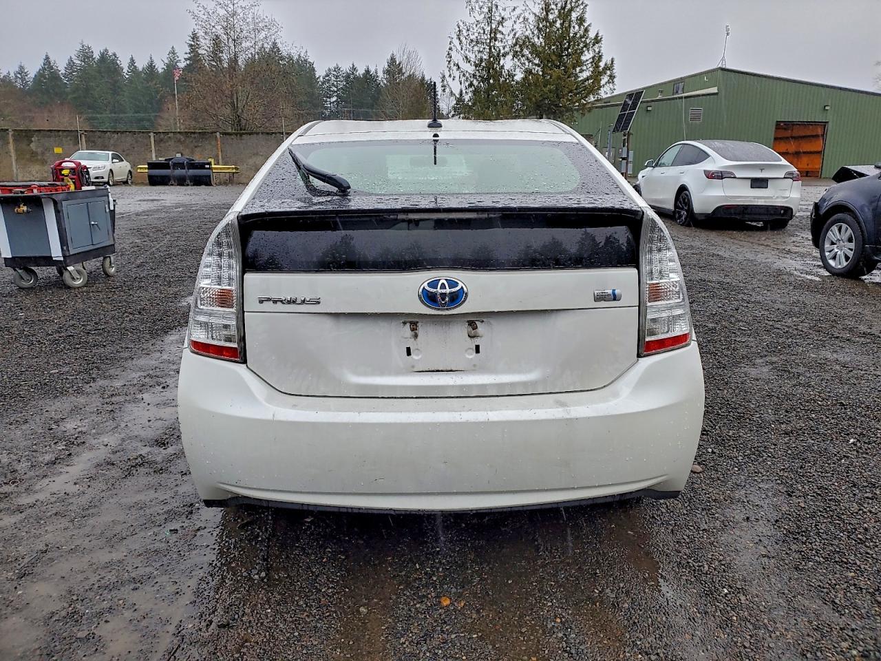 2011 TOYOTA PRIUS photo 6