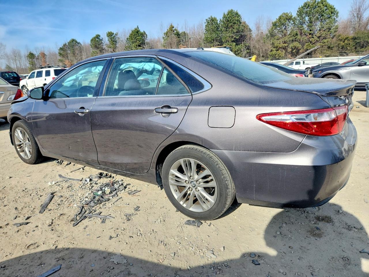 2015 TOYOTA CAMRY LE photo 2