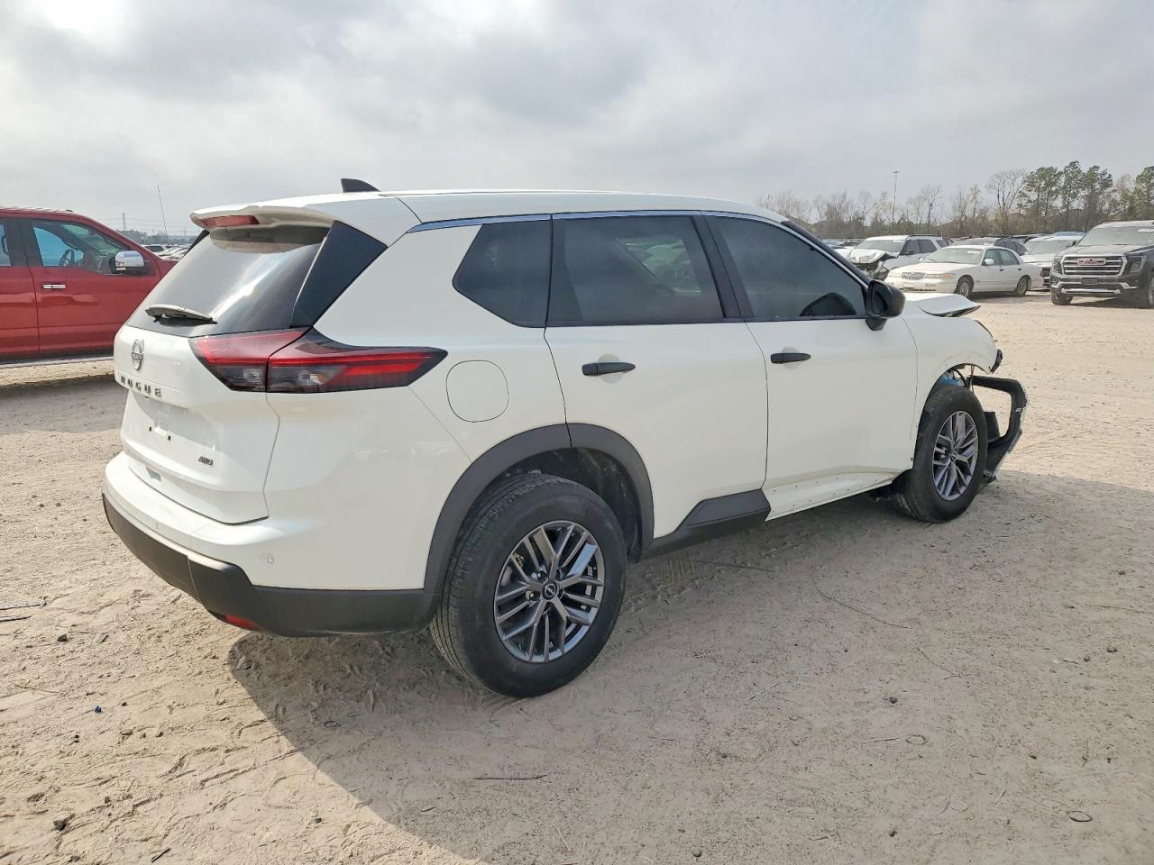 2024 NISSAN ROGUE S photo 3