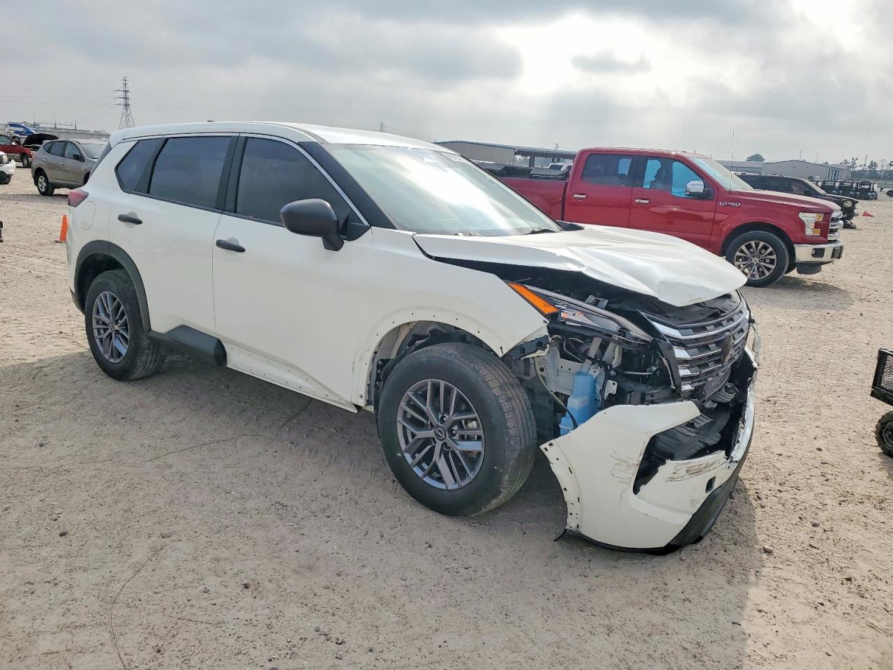 2024 NISSAN ROGUE S photo 4