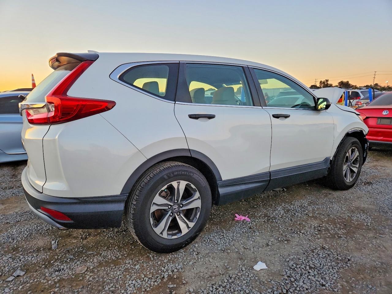 2018 HONDA CR-V LX photo 3