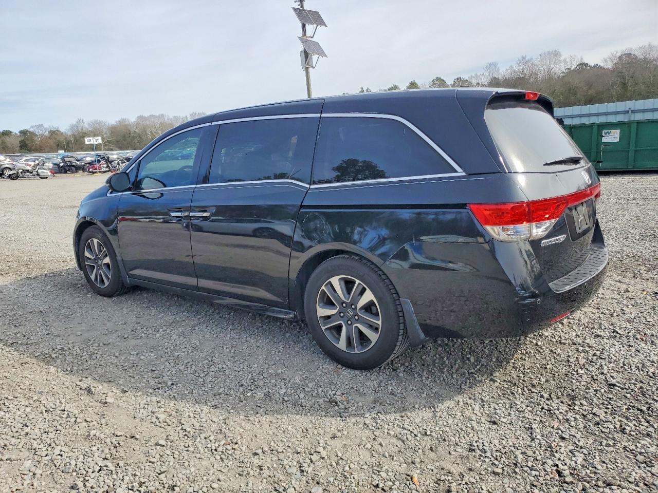 2016 HONDA ODYSSEY TOURING photo 2
