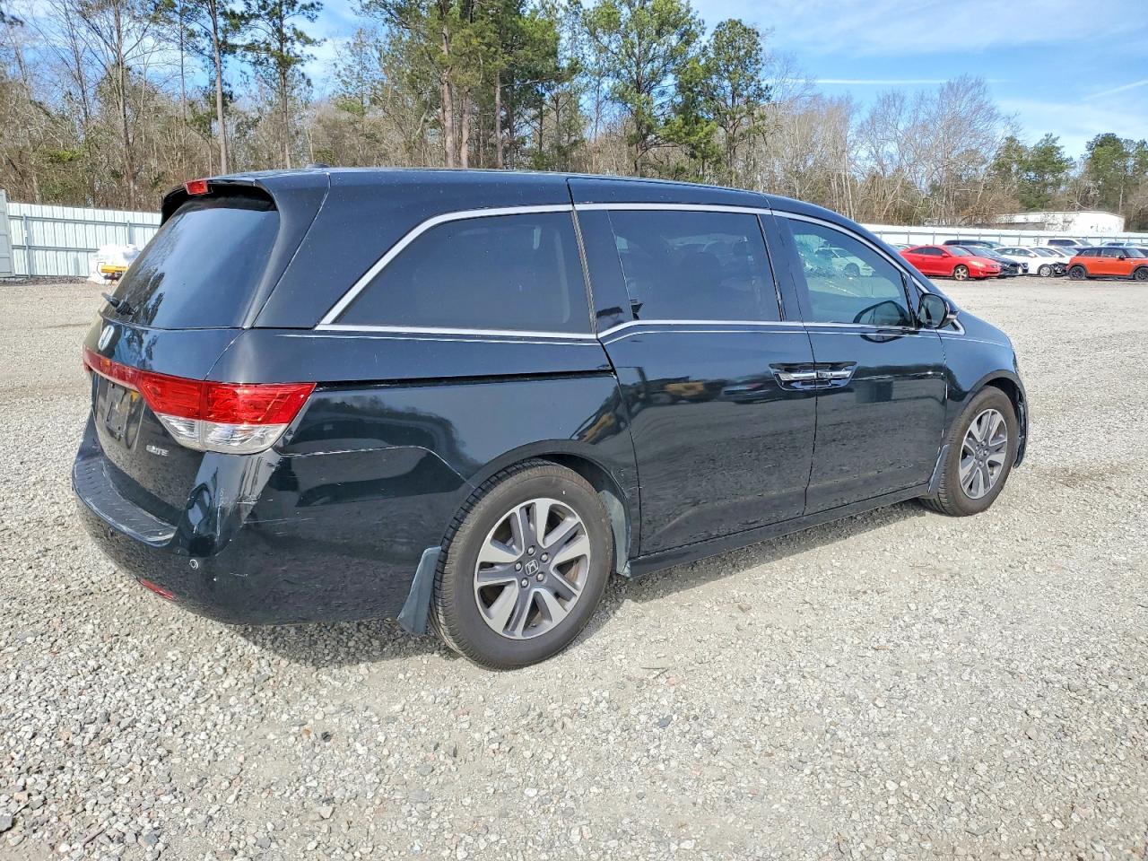 2016 HONDA ODYSSEY TOURING photo 3