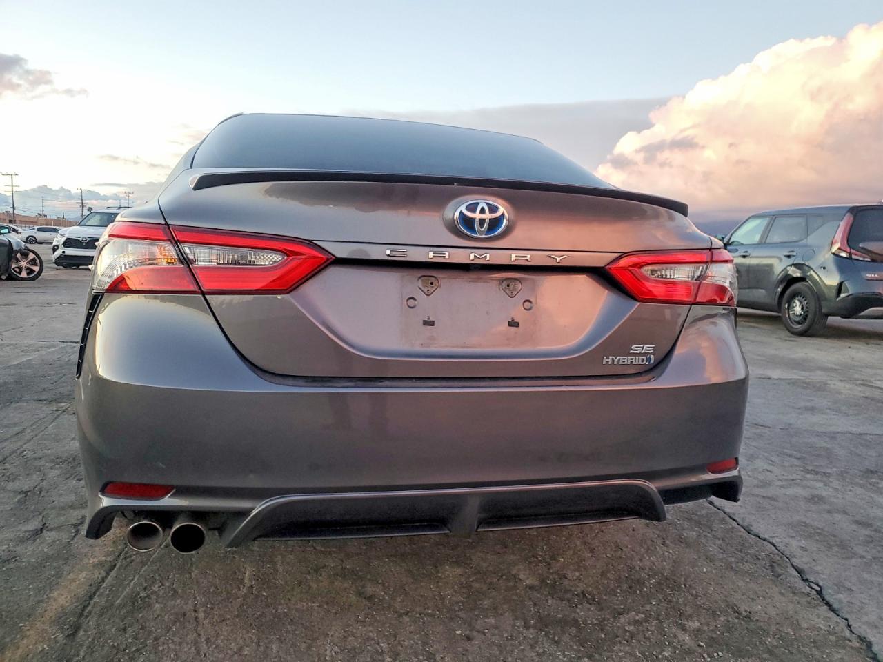 2018 TOYOTA CAMRY HYBRID photo 6