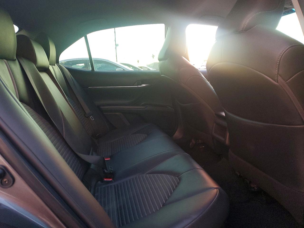 2018 TOYOTA CAMRY HYBRID photo 10