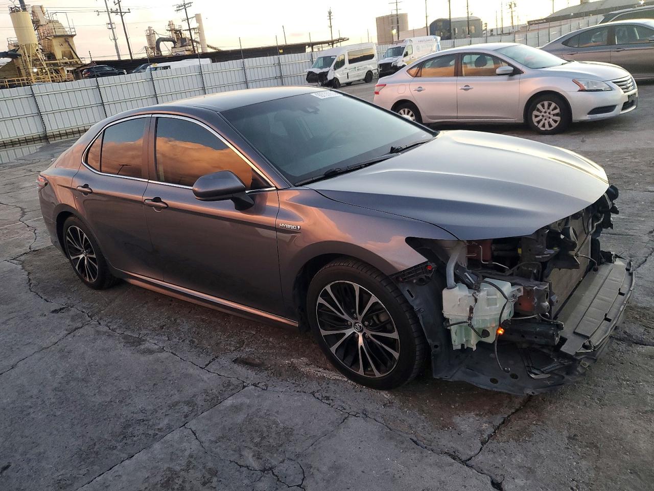 2018 TOYOTA CAMRY HYBRID photo 4