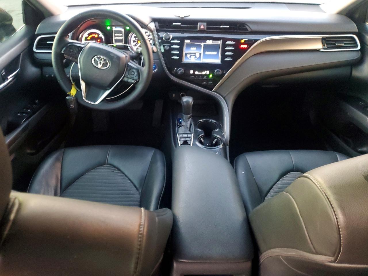 2018 TOYOTA CAMRY HYBRID photo 8