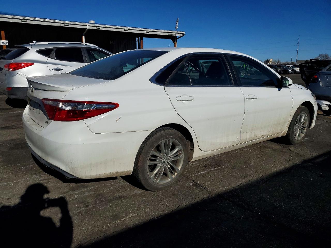 2016 TOYOTA CAMRY LE photo 3