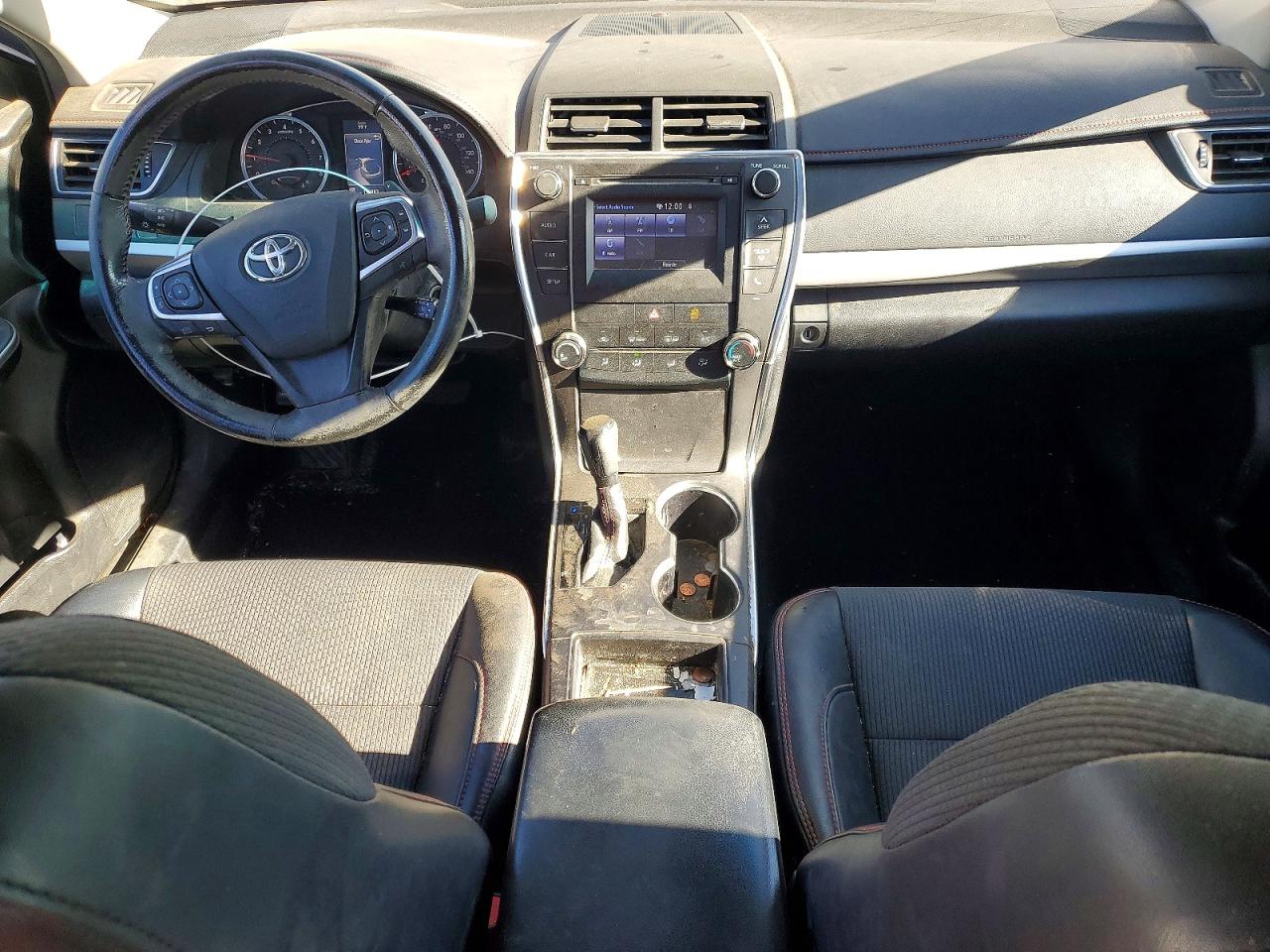 2016 TOYOTA CAMRY LE photo 8