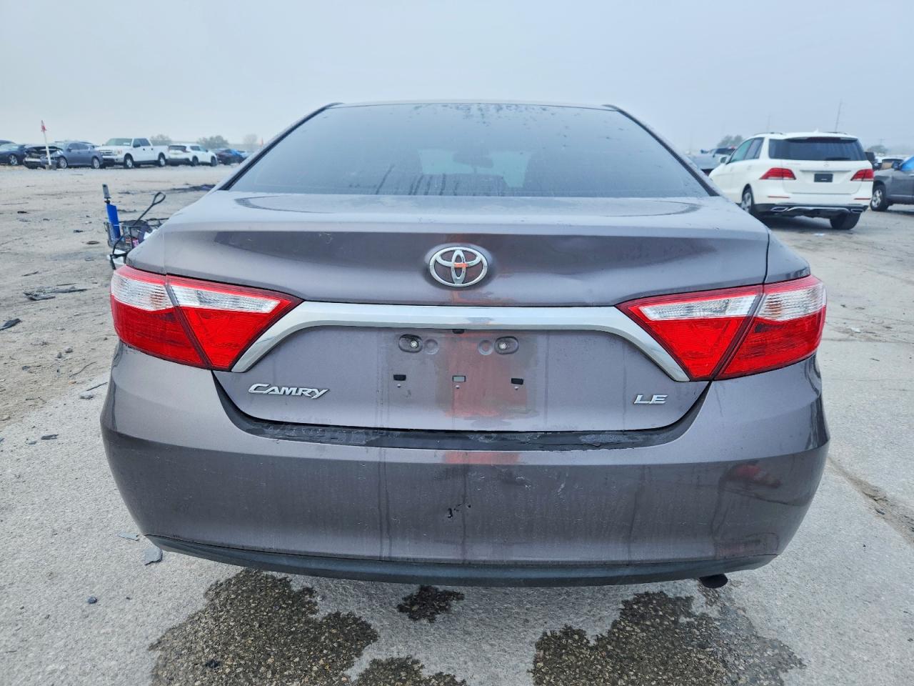 2015 TOYOTA CAMRY LE photo 6