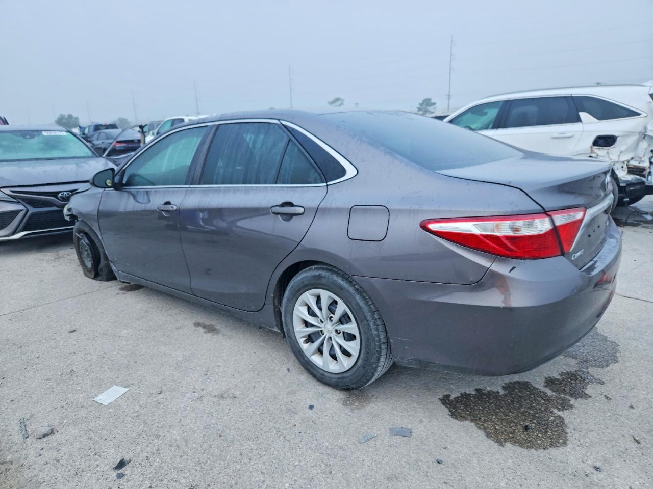 2015 TOYOTA CAMRY LE photo 2