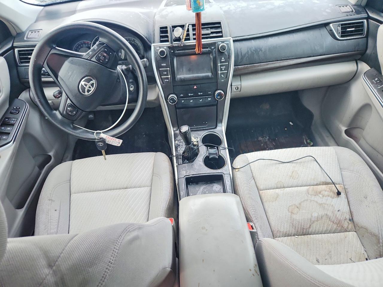 2015 TOYOTA CAMRY LE photo 8