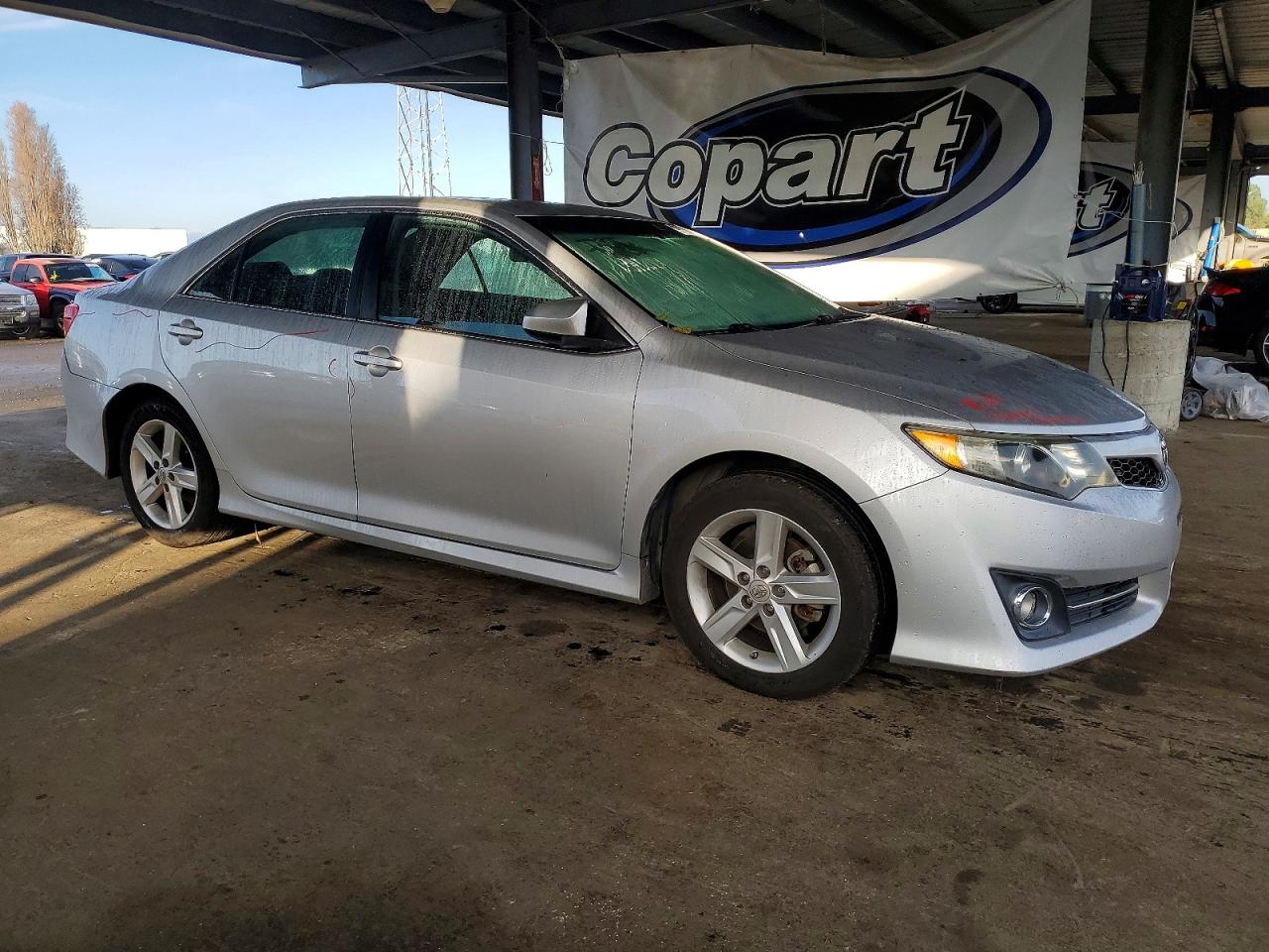 2014 TOYOTA CAMRY L photo 4