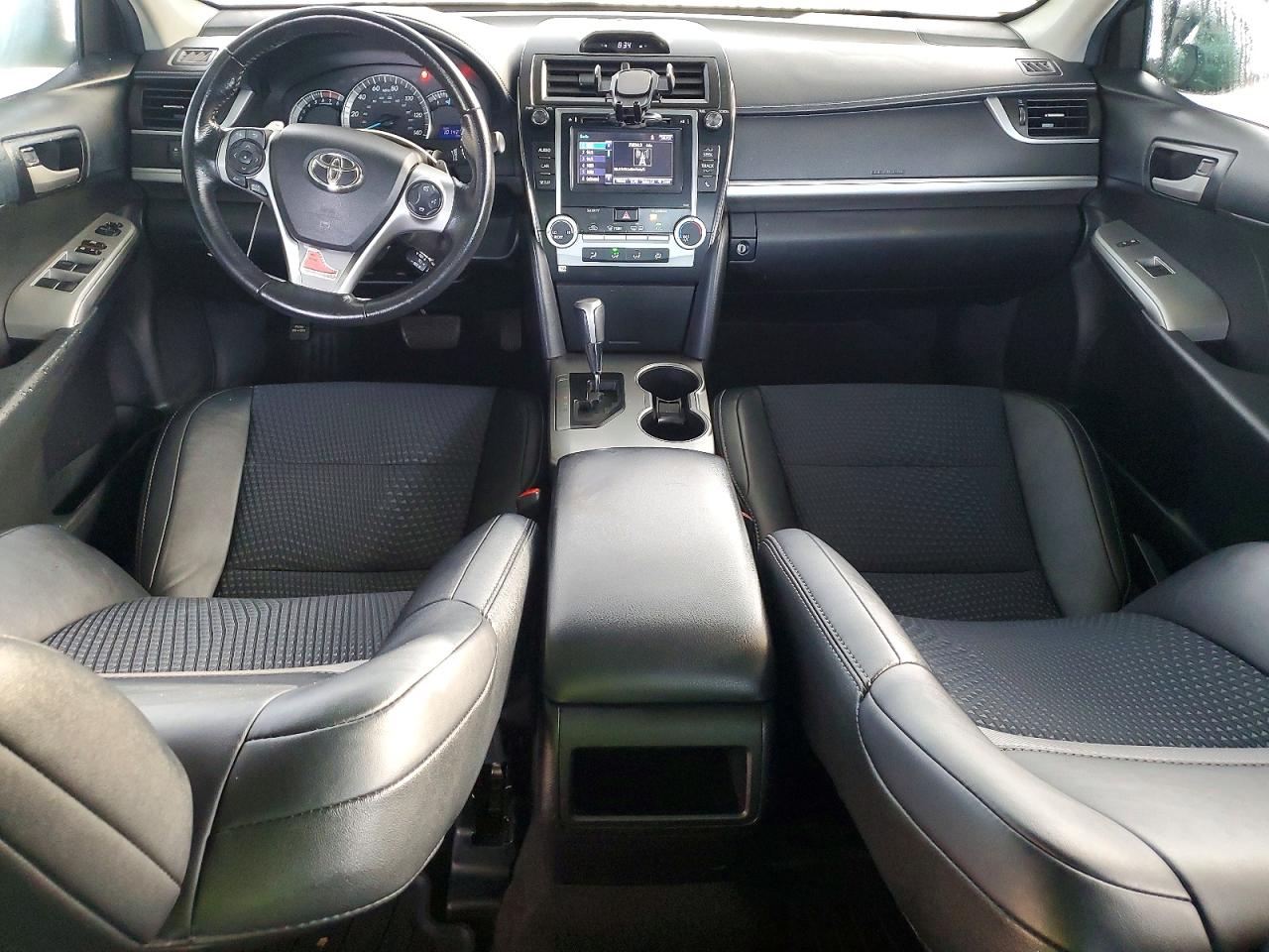 2014 TOYOTA CAMRY L photo 8