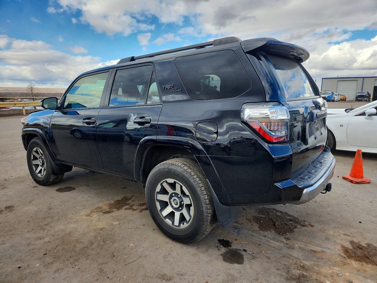 2022 TOYOTA 4RUNNER SR5 PREMIUM photo 2