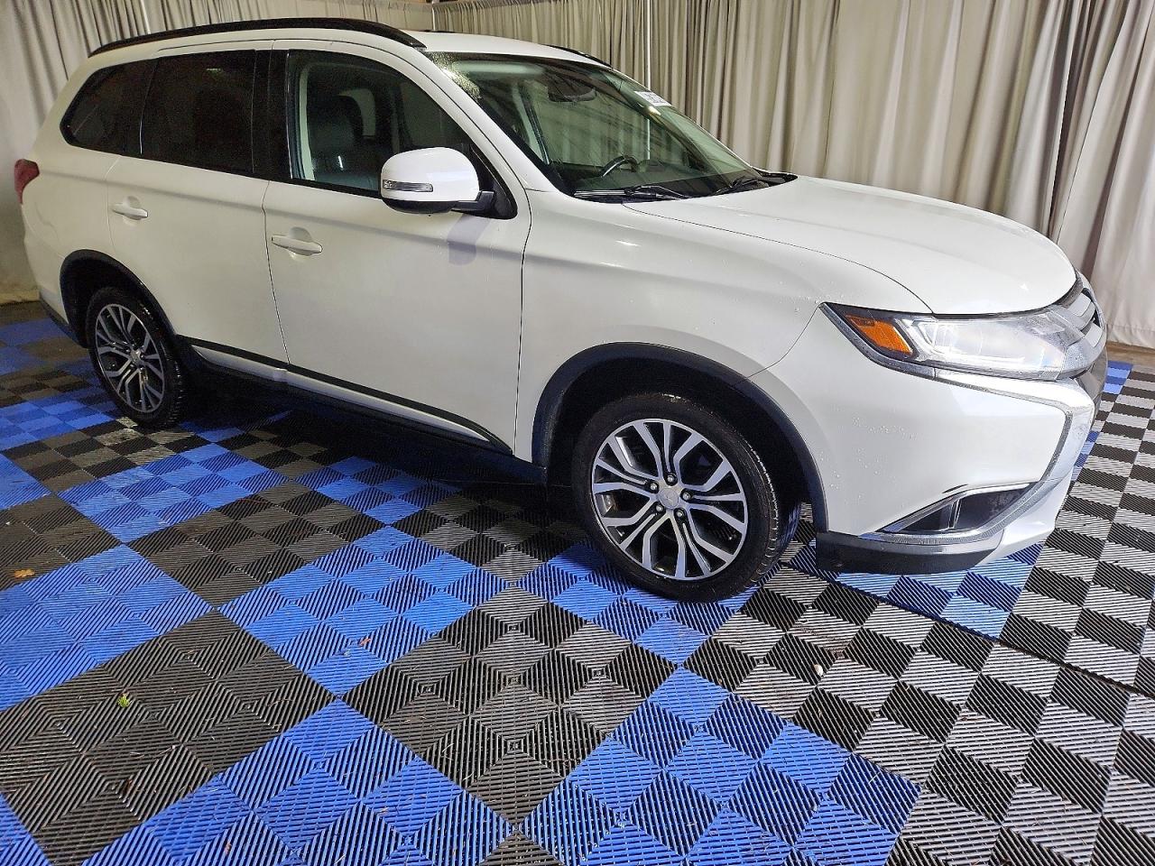 2016 MITSUBISHI OUTLANDER SE photo 4