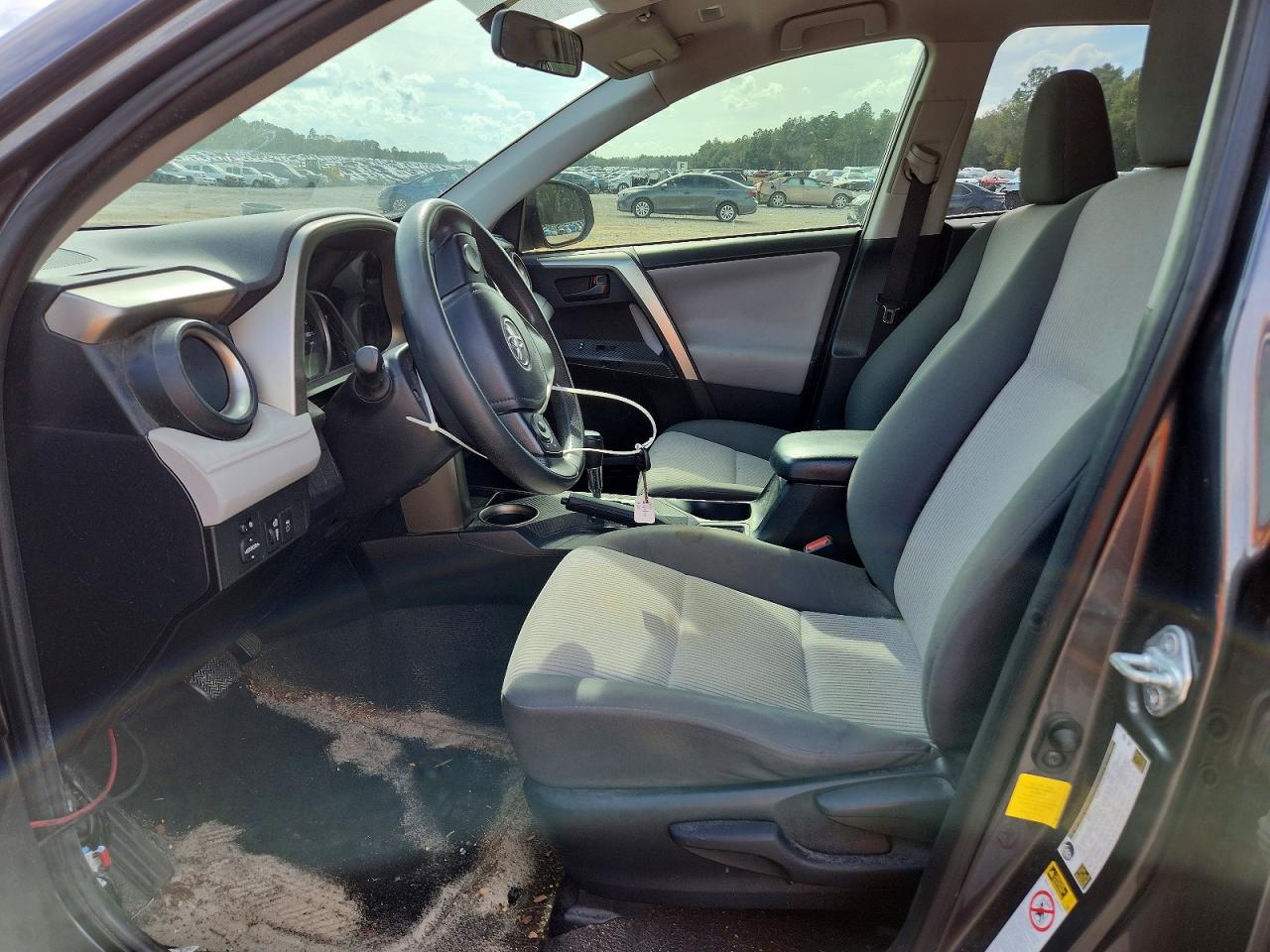 2014 TOYOTA RAV4 LE photo 7