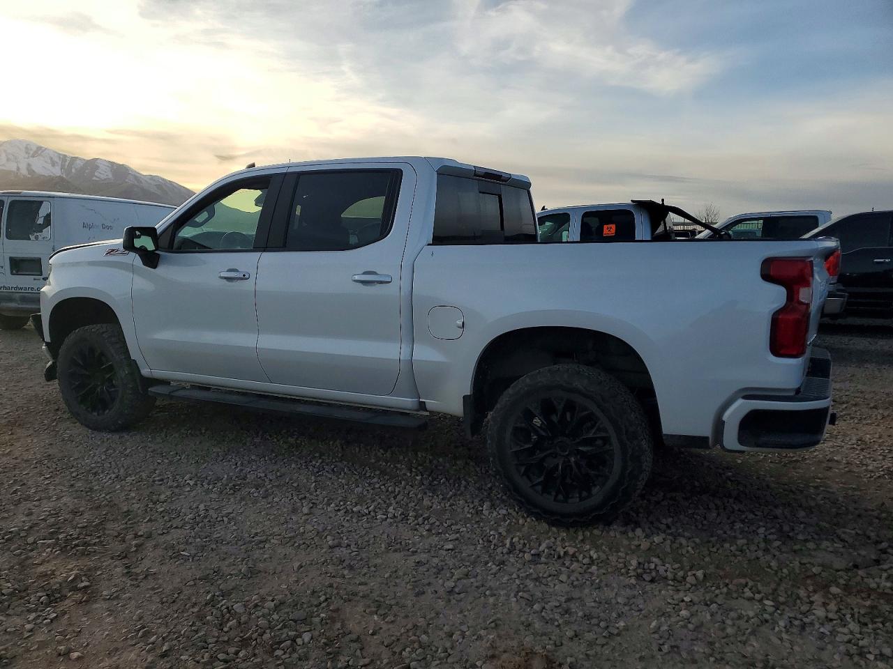 2021 CHEVROLET SILVERADO K1500 RST photo 2