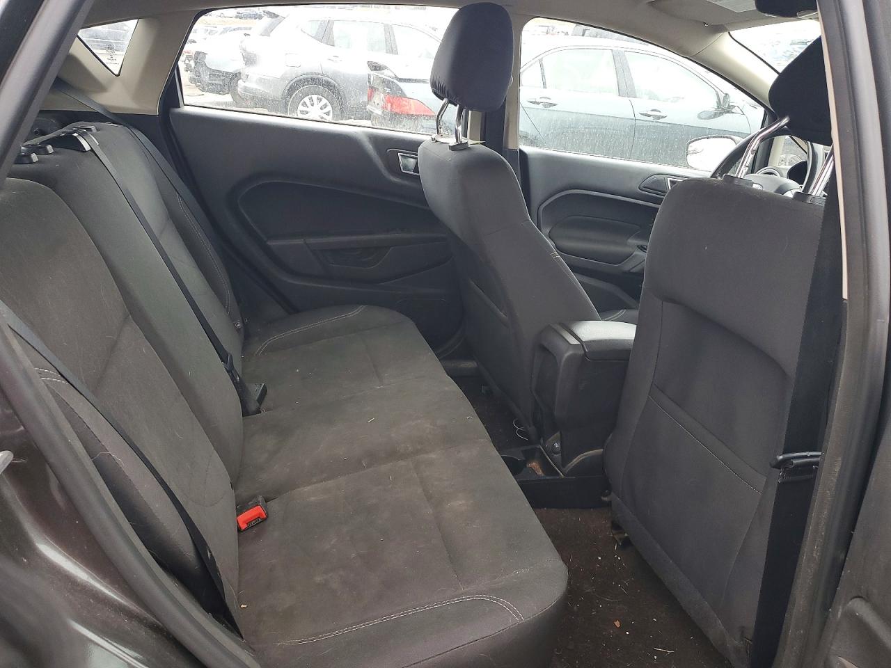 2016 FORD FIESTA SE photo 19