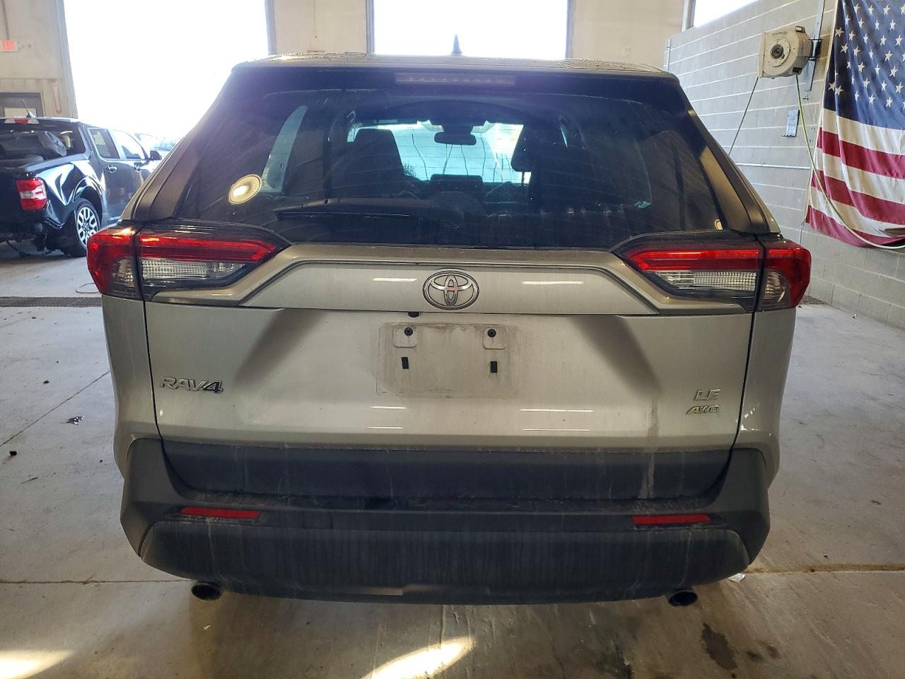 2022 TOYOTA RAV4 LE photo 6