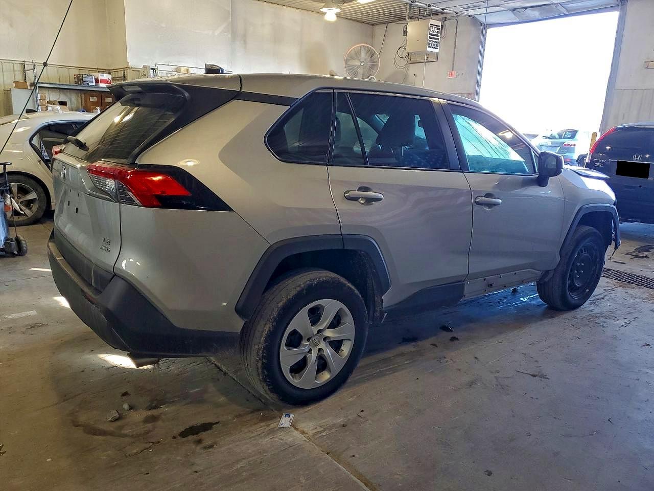 2022 TOYOTA RAV4 LE photo 3