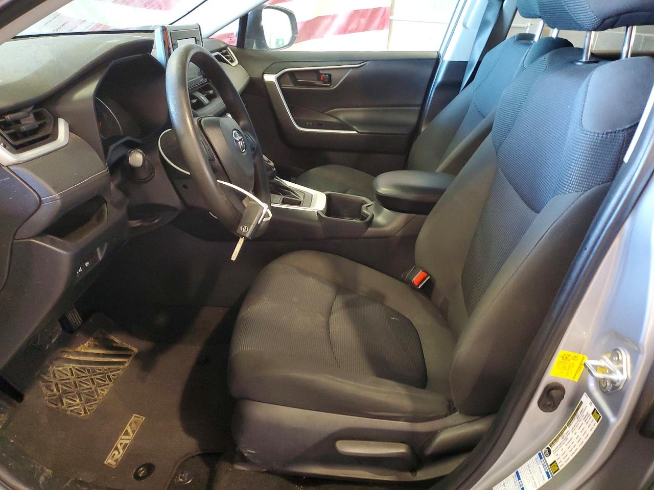2022 TOYOTA RAV4 LE photo 7