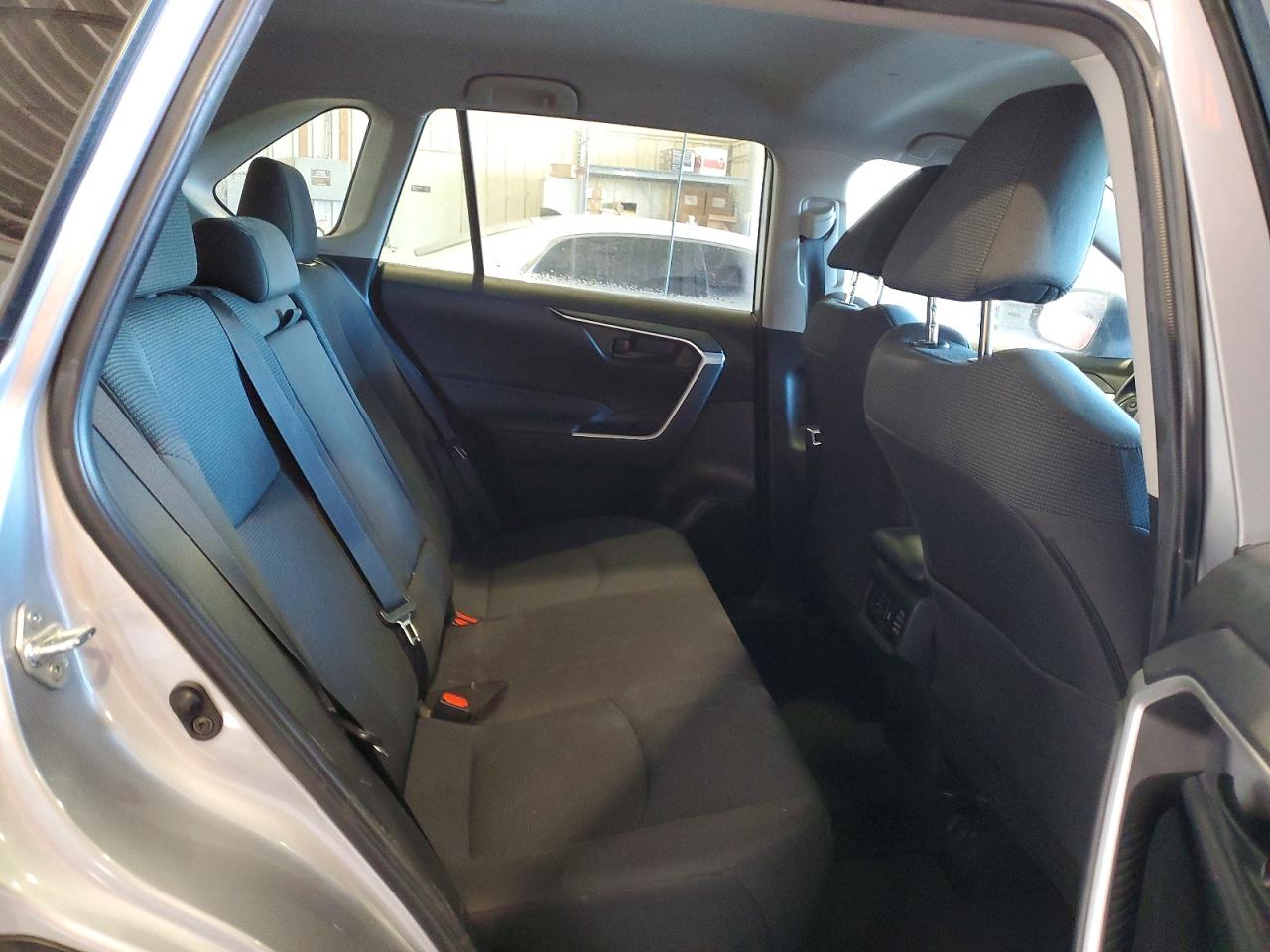 2022 TOYOTA RAV4 LE photo 10