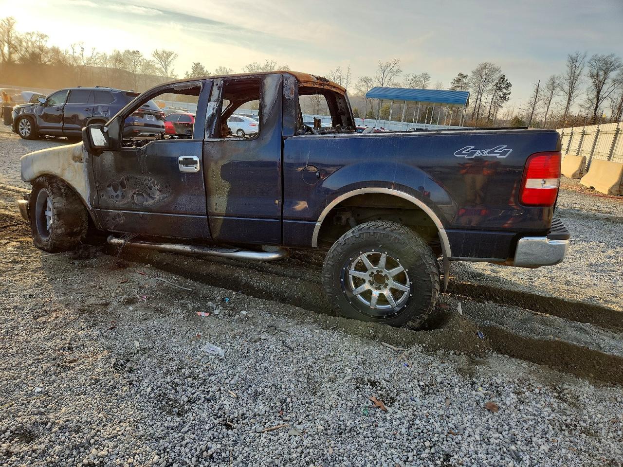 2004 FORD F150 photo 2