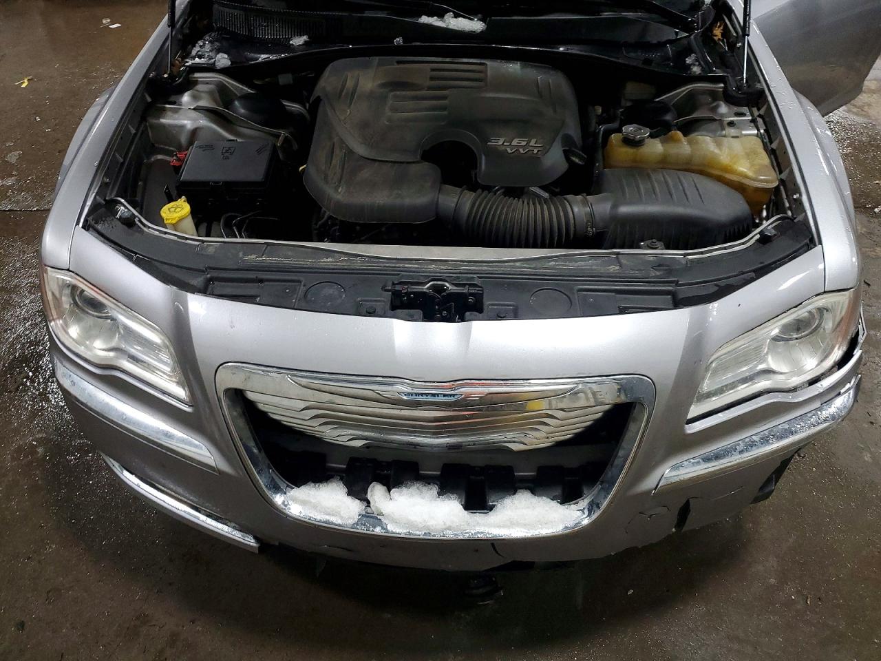 2014 CHRYSLER 300 photo 11