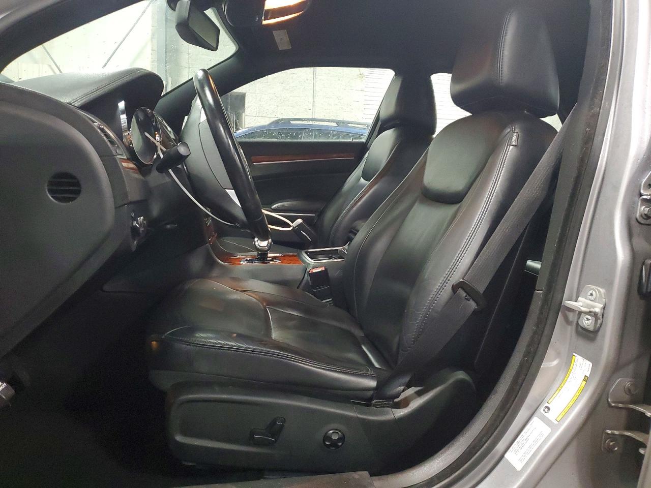 2014 CHRYSLER 300 photo 7