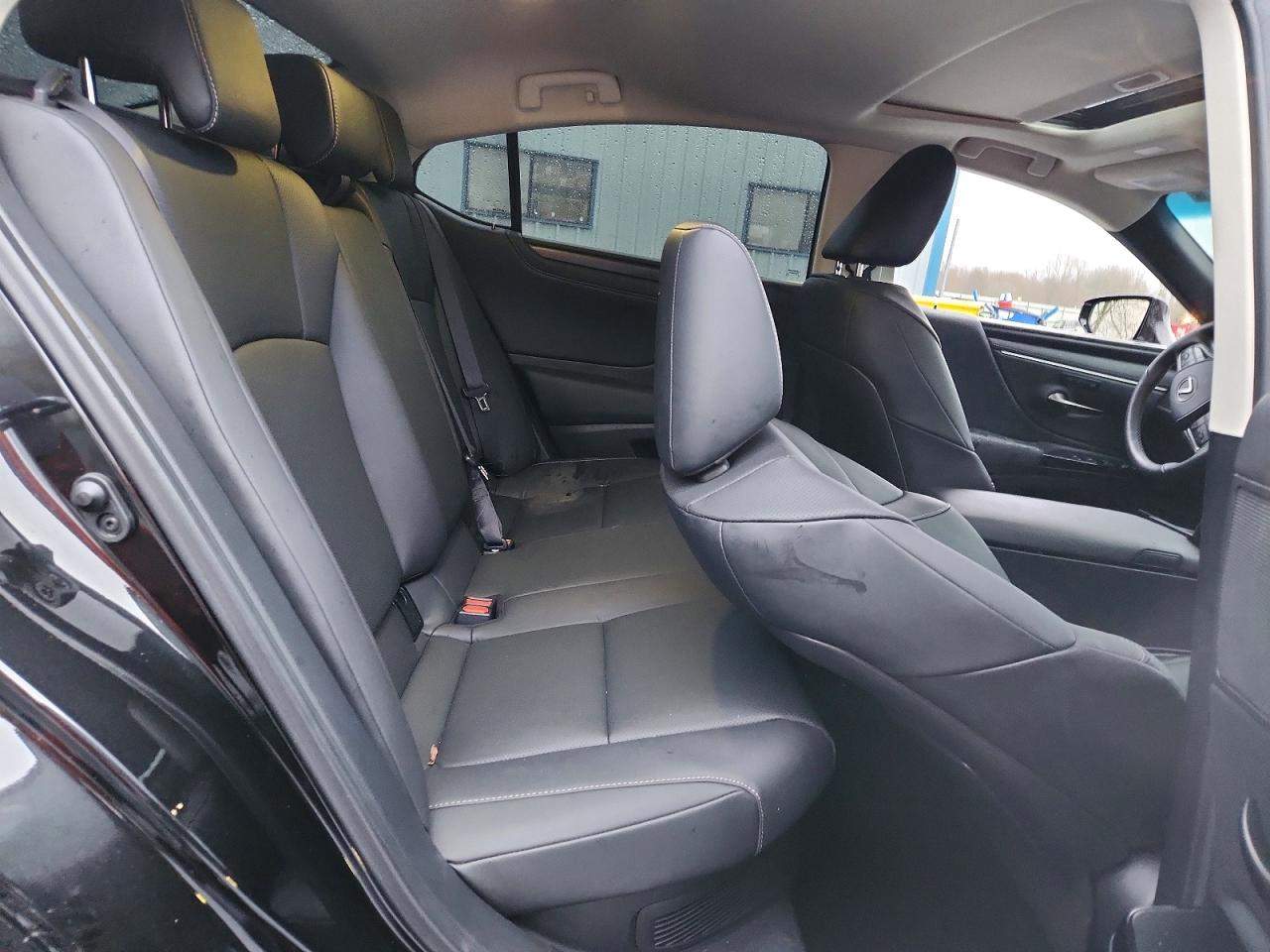 2025 LEXUS ES photo 10