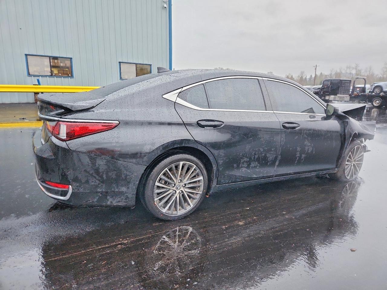 2025 LEXUS ES photo 3