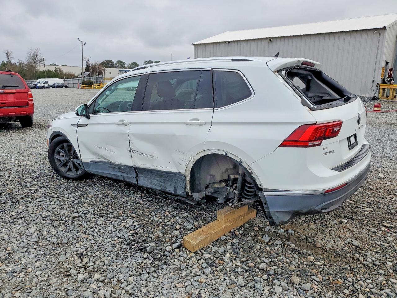 2024 VOLKSWAGEN TIGUAN SE photo 2