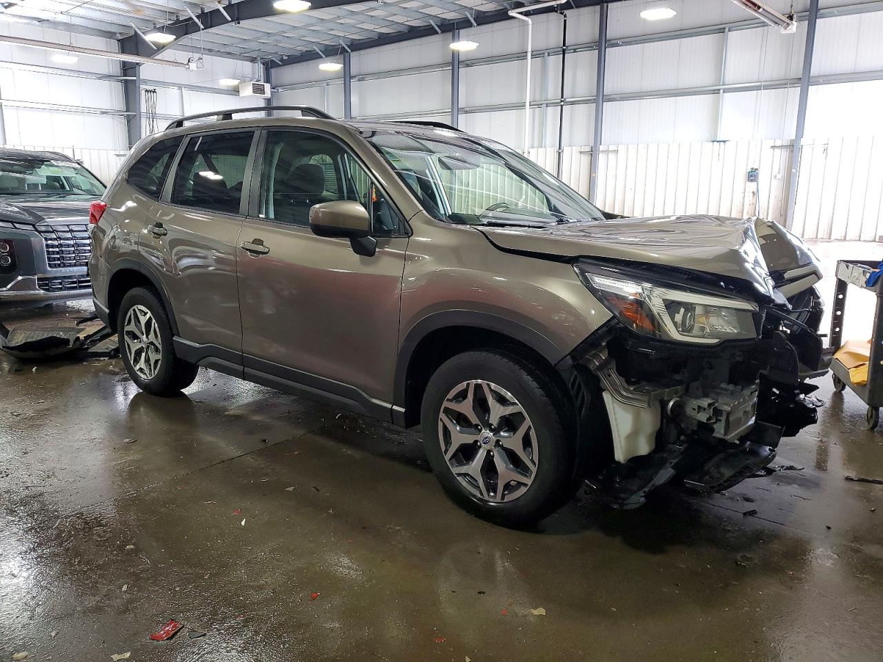 2019 SUBARU FORESTER PREMIUM photo 4