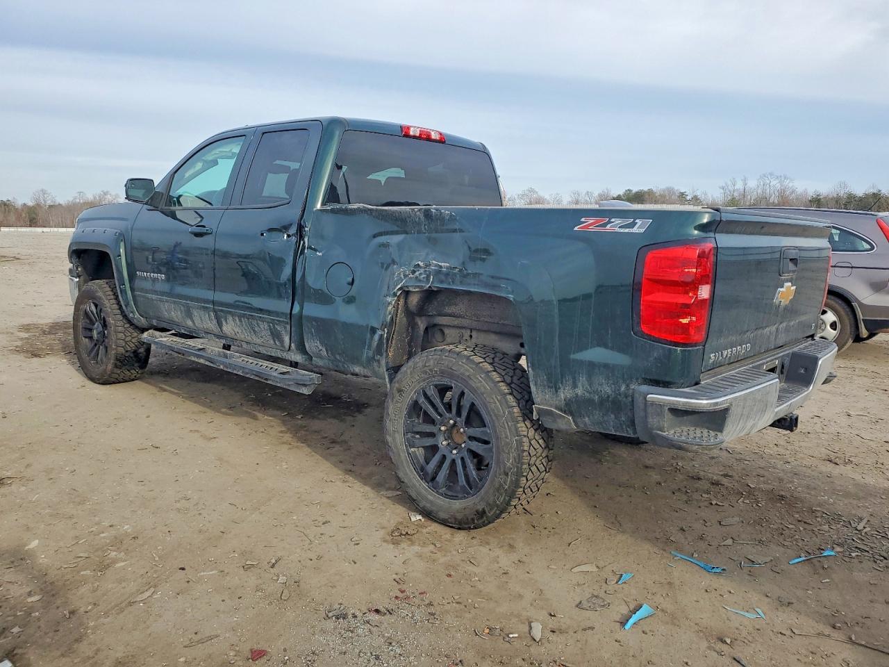 2015 CHEVROLET SILVERADO K1500 LT photo 2