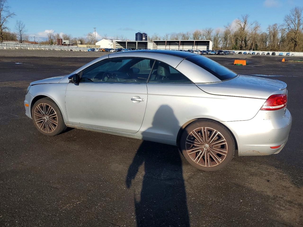 2013 VOLKSWAGEN EOS KOMFORT photo 2