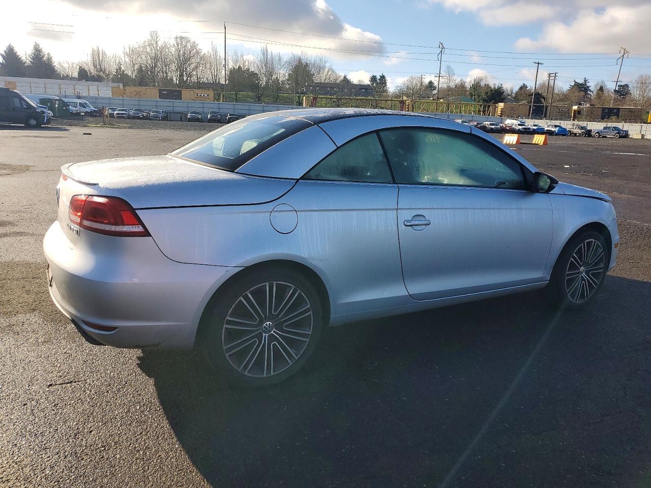 2013 VOLKSWAGEN EOS KOMFORT photo 3