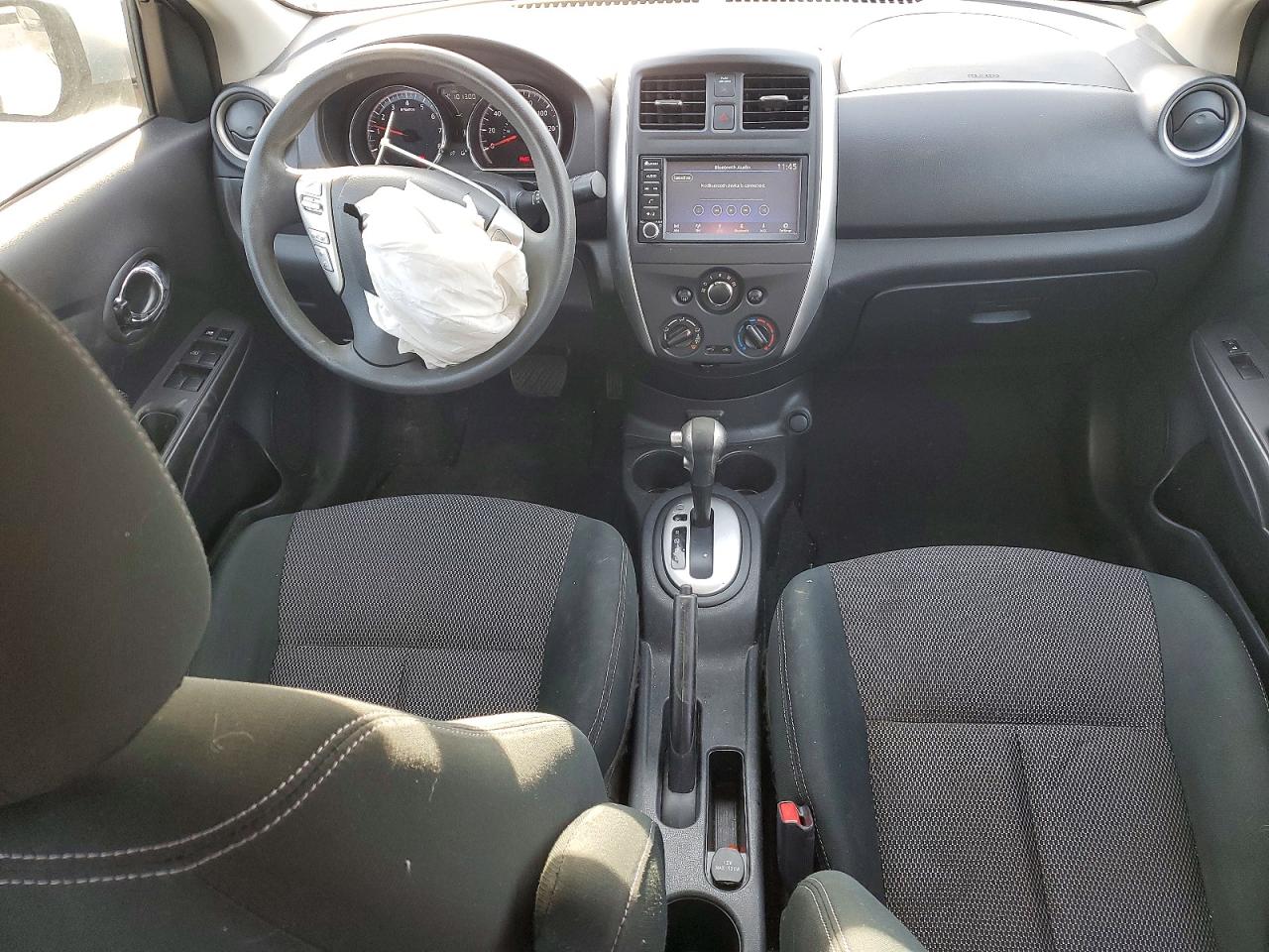 2019 NISSAN VERSA S photo 8