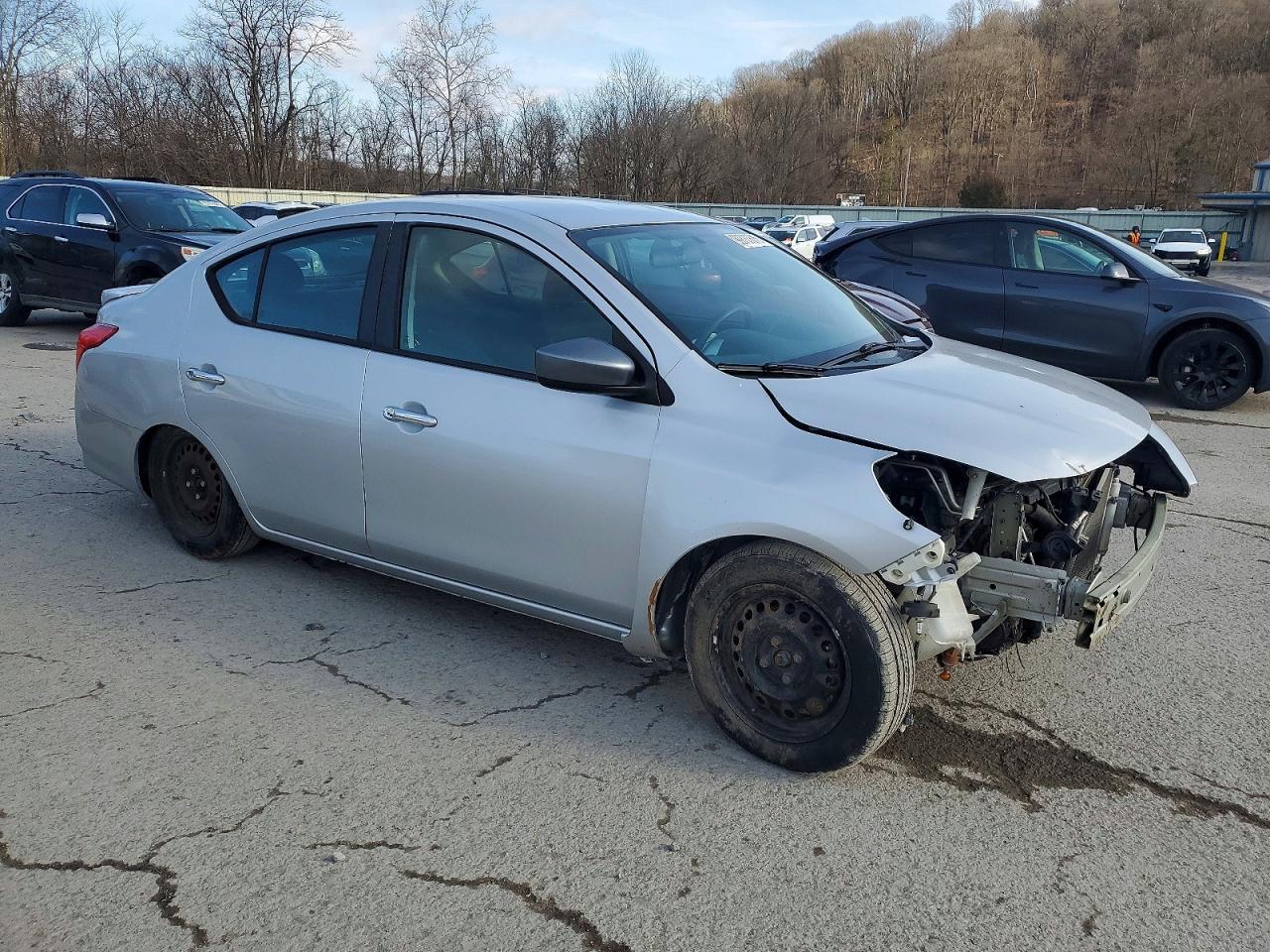 2019 NISSAN VERSA S photo 4