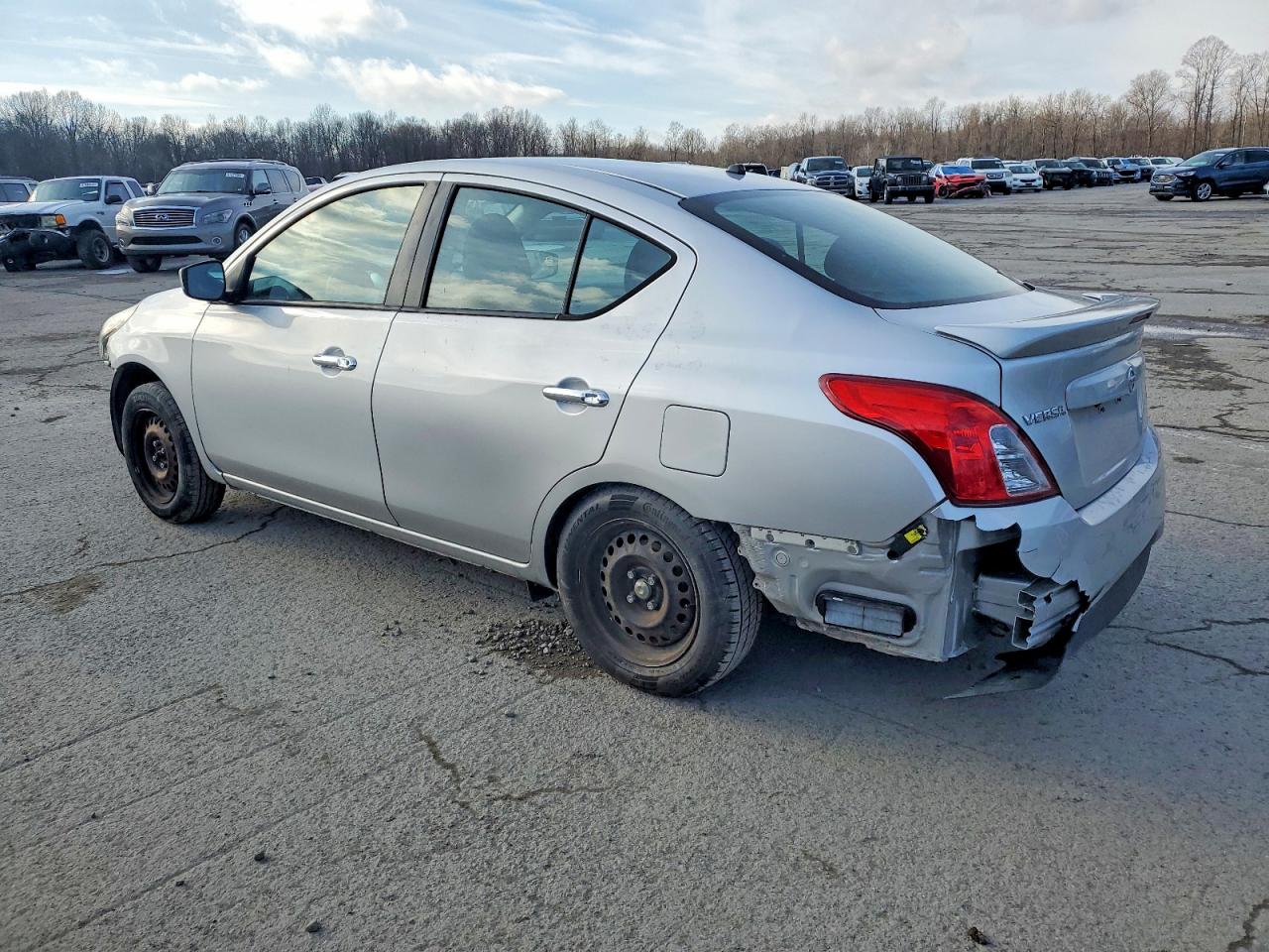 2019 NISSAN VERSA S photo 2