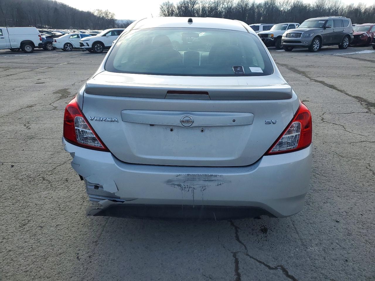 2019 NISSAN VERSA S photo 6