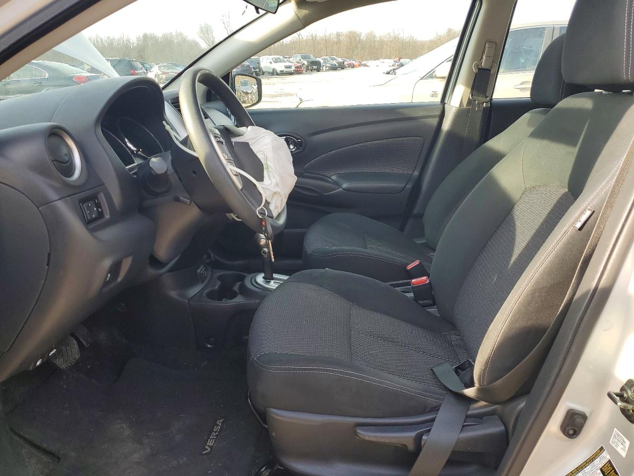 2019 NISSAN VERSA S photo 7