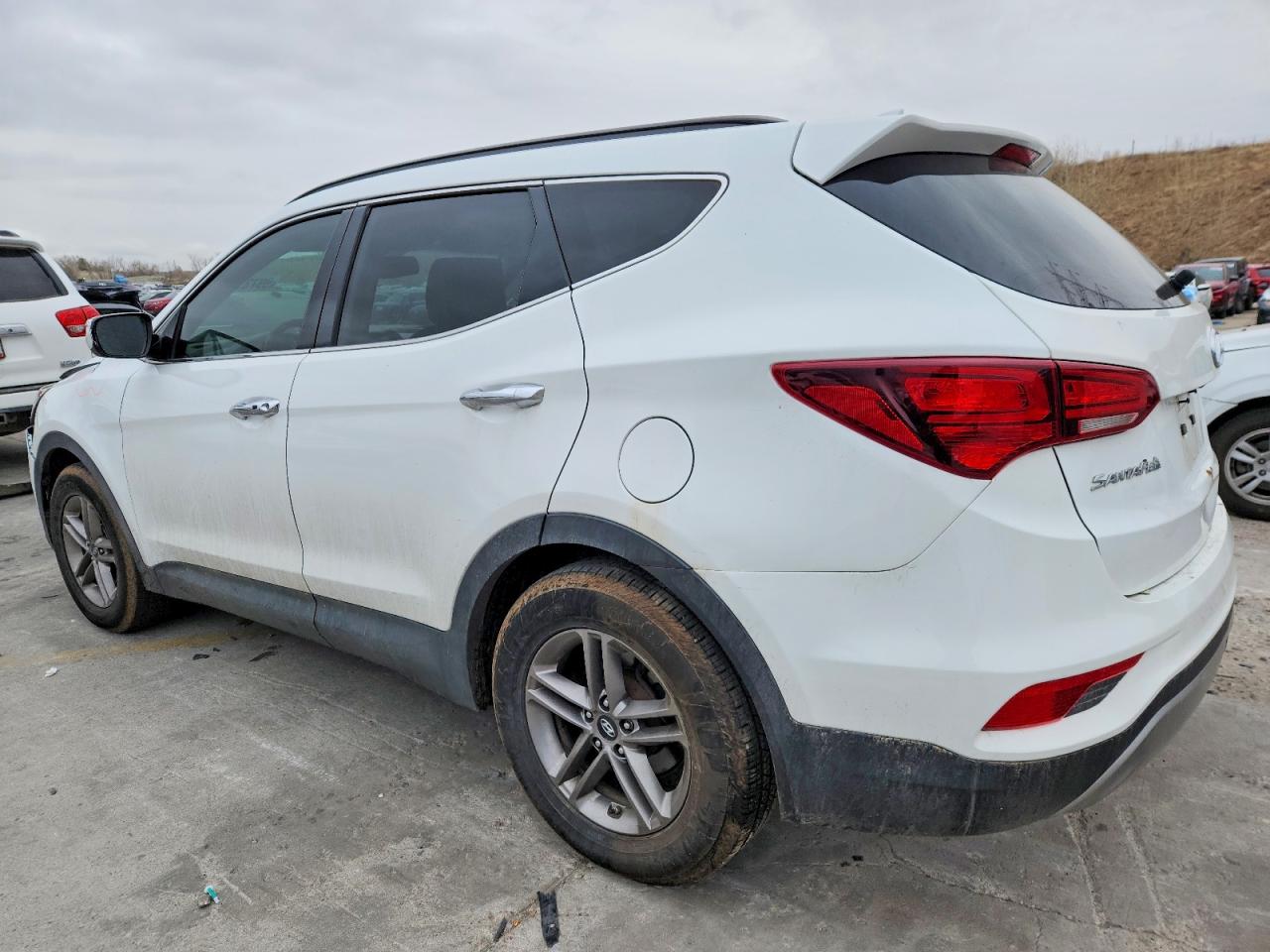 2017 HYUNDAI SANTA FE SPORT photo 2